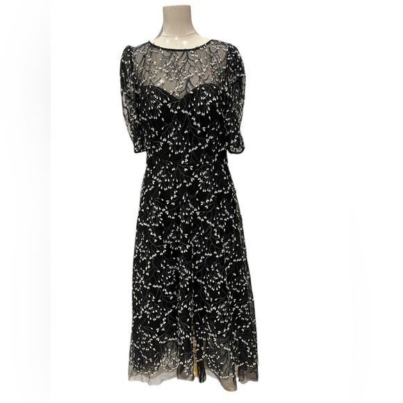 Teri Jon Dresses & Skirts - Teri Jon Black and White Floral Midi Dress Size:10
